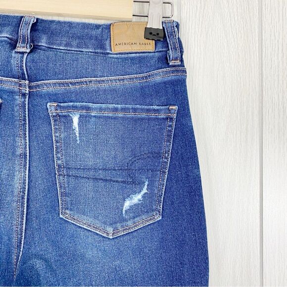 American Eagle | Medium Wash Distressed Curvy Hi Rise Jegging Size 2 - Picture 4 of 10